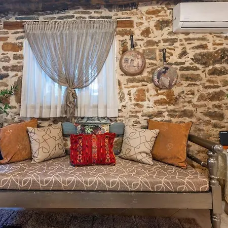 Traditional House With Private Pool