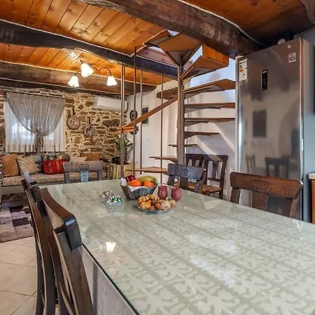 Traditional House With Private Pool