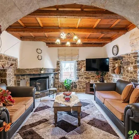 Traditional House With Private Pool