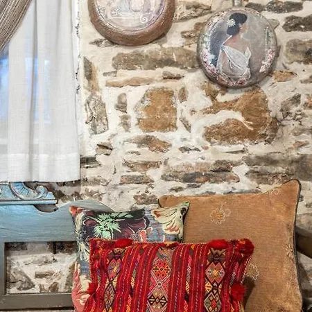 Traditional House With Private Pool Holiday home *